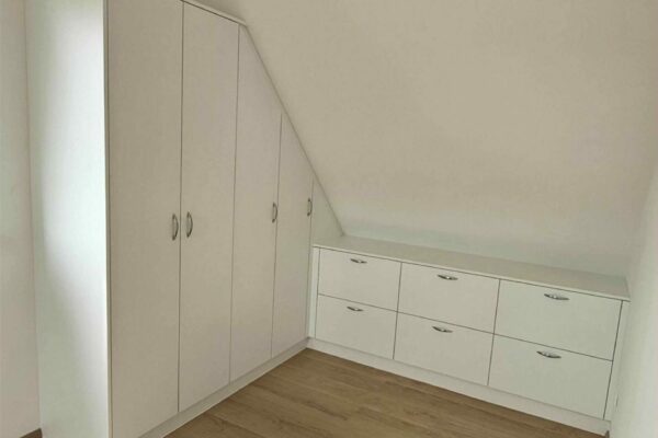 Beepitett_szekreny_tetoter