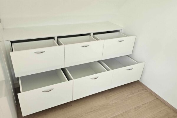 Beepitett_szekreny_tetoter_3