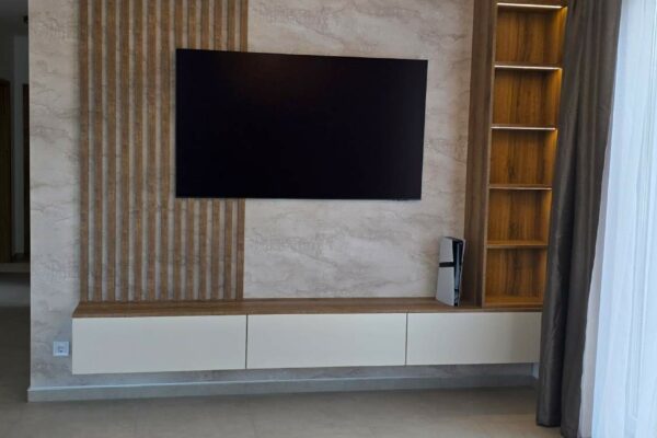 Nappali_butorok,_falburkolat